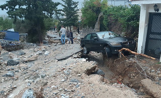 KKTC'de şiddetli yağış 3 can aldı, 'şalterleri kapatın, evden çıkmayın' çağrısı yapıldı