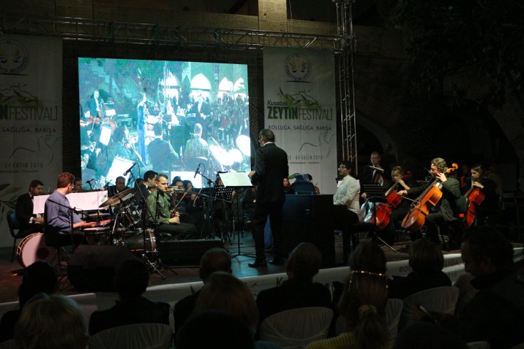 Kuşadası, Zeytin Festivali'yle 'bolluğa, sağlığa, barışa!' dedi