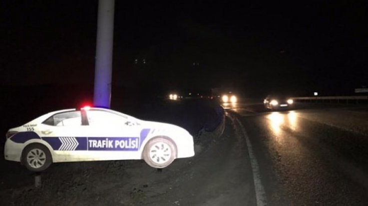 Maket polis aracının tepe lambasını çaldılar