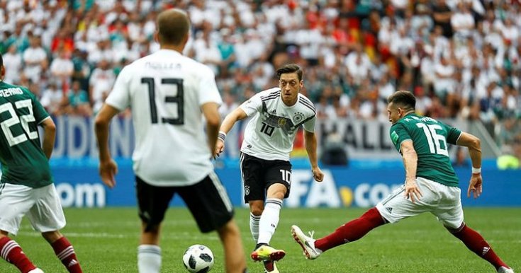 Meksika, son şampiyon Almanya'yı 1-0 mağlup etti