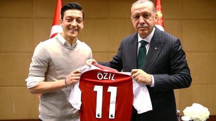 Mesut Özil: Erdoğan'la fotoğraf çektirmekten pişman değilim