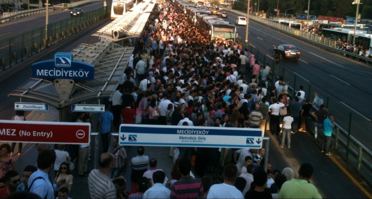 Metrobüs tez konusu oldu