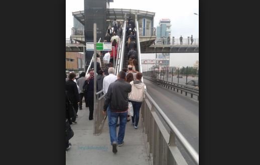 Metrobüsün arızalı asansör ve merdivenlerinde onarım başlıyor