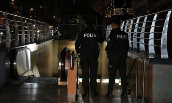 Osmanbey metrosunda raylara düşen bir kişi hayatını kaybetti