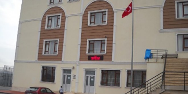 Sarıklı, cübbeli ders verilen okula MEB 'sağlam' dedi, belediye 'çürük raporu' verdi Sarıklı, cübbeli ders verilen okula MEB 'sağlam' dedi, belediye 'çürük raporu' verdi