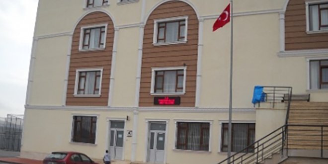 Sarıklı, cübbeli ders verilen okula MEB 'sağlam' dedi, belediye 'çürük raporu' verdi