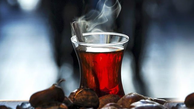 Sıcak çay, sigara içenlerde ve alkol kullananlarda yemek borusu kanseri riskini artırıyor