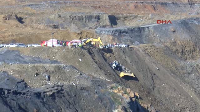 Sultangazi'de uçuruma sürüklenen hafriyat kamyonunda can pazarı