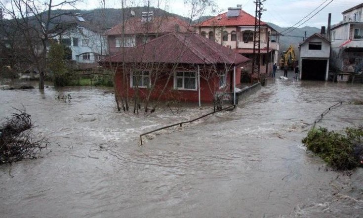 Taşan dereyi inceleyen Vali Bektaş: Böyle bir iş olabilir mi ya?