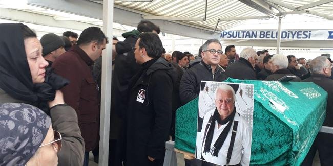 Tiyatro oyuncusu Ercüment Balakoğlu son yolculuğuna uğurlandı Tiyatro oyuncusu Ercüment Balakoğlu son yolculuğuna uğurlandı