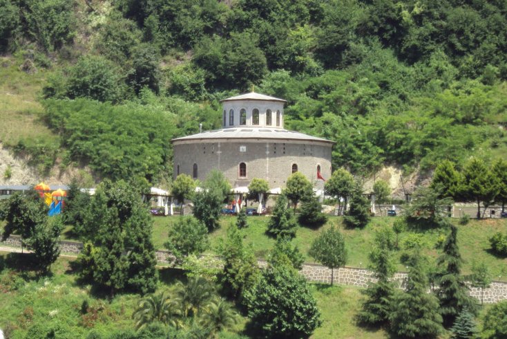 Trabzon'da ormanlık alan imara açıldı, eski AKP yöneticisine otel yapması için verildi Trabzon'da ormanlık alan imara açıldı, eski AKP yöneticisine otel yapması için verildi