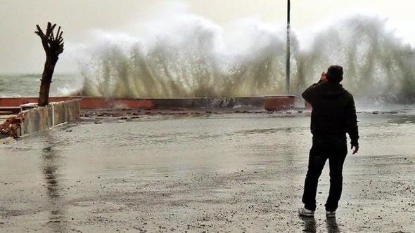 Trakya'da fırtına alarmı: İzinler iptal