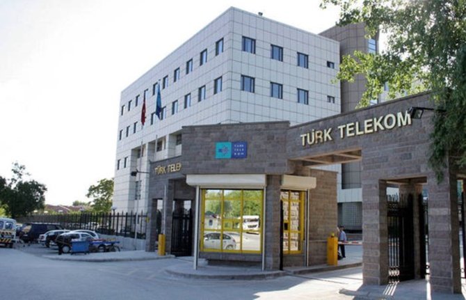 Türk Telekom'da iki istifa