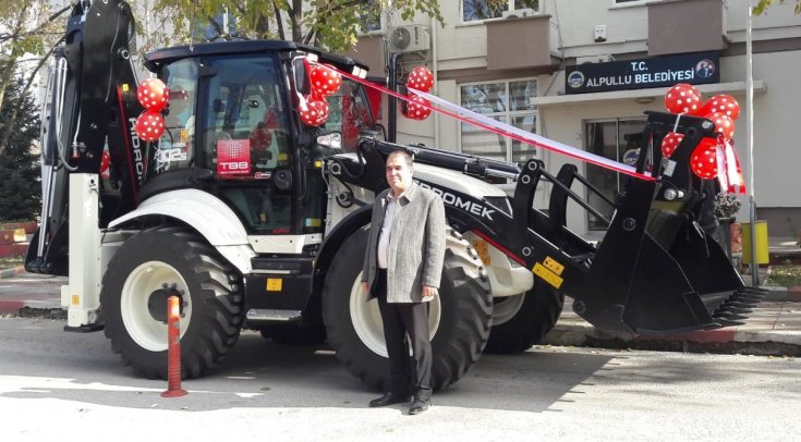 Türkiye Belediyeler Birliği'nden Alpullu Belediyesine kepçe hibesi