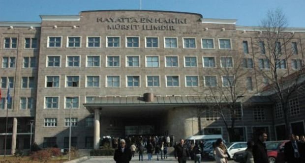 Uzaklaştırma alana Ankara Üniversitesi’nin kapıları kapatıldı!