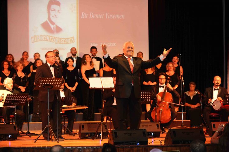 Zeki Müren, Karşıyaka'da şarkılarıyla anıldı