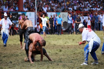 657. Tarihi Kırkpınar Yağlı Güreşleri seçimler nedeniyle ertelendi