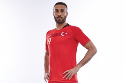 A Milli Futbol Takımı'nın yeni formaları tanıtıldı