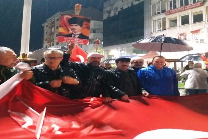 CHP'den Çayeli'nde yağmur altında Cumhuriyet yürüyüşü