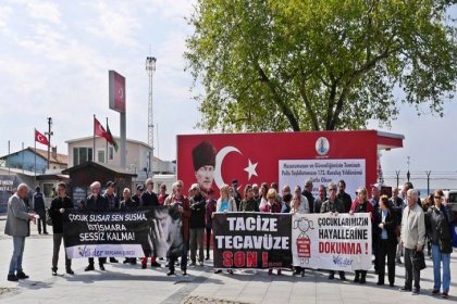 Dikili'de 'Cinsel taciz, tecavüz ve çocuk istismarına son' eylemi