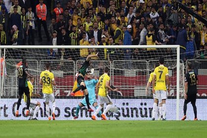 Fenerbahçe'ye taraftarından ciğer dürüm tepkisi: '25 milyonun ciğerini yediniz yetmedi mi?'