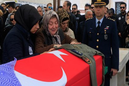 İran'da düşen jetin kaptan pilotu Melike Kuvvet Konya'da toprağa verildi