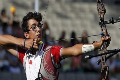 Milli okçu Mete Gazoz'dan Dünya Kupası'nda altın madalya