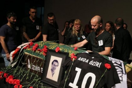 Oyuncu Arda Öziri son yolculuğuna uğurlandı