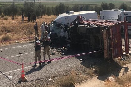 Tarım işçilerini taşıyan kamyonet kaza yaptı: 8 kişi hayatını kaybetti, 18 yaralı