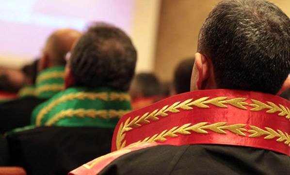18 hakim ve savcı FETÖ'den açığa alındı