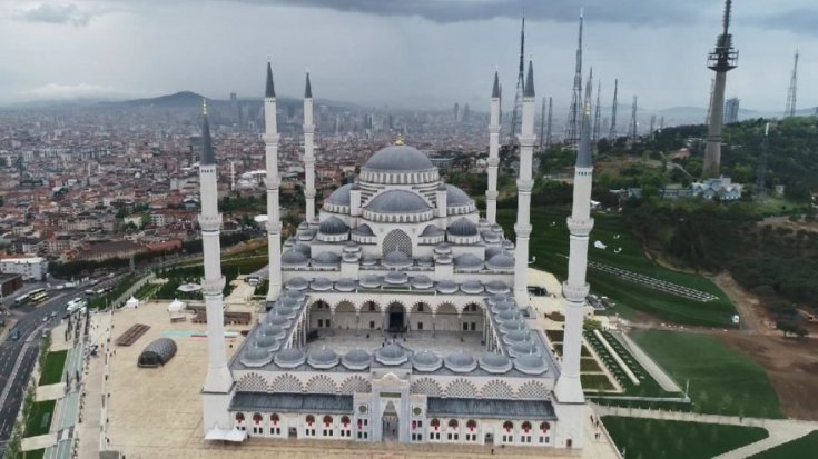 200 milyon liralık ihale, Osmanlı camileriyle Çamlıca camisi arasındaki farkı ortaya çıkardı