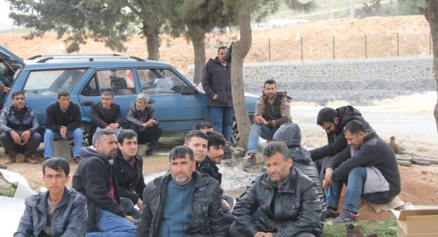 24 yıllık çikolata fabrikası ekonomik kriz nedeniyle kapandı, işçiler haklarını alabilmek için greve başladı