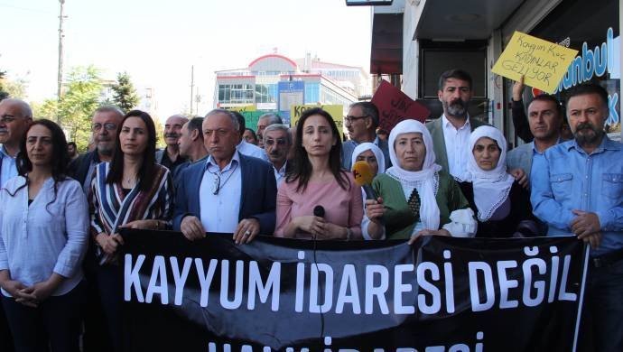 30 gündür devam eden kayyım protestolarında toplamda kaç kişiye para cezası kesildi?