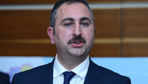 Adalet Bakanı Gül: Düşüncesinden ötürü hiç kimse cezaevine girmemeli