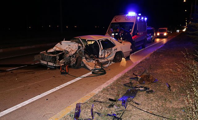 Afyonkarahisar'da trafik kazası: 1 ölü, 2 yaralı