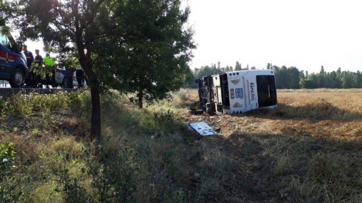Afyonkarahisar’da yolcu otobüsü devrildi: 7 yaralı var