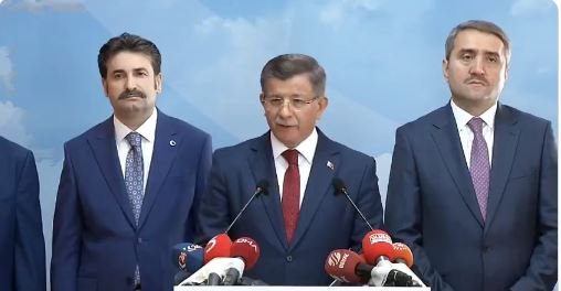 Ahmet Davutoğlu AKP'yi topa tutarak istifa etti: Yeni bir siyasi hareketi inşa etmek bizim için tarihi bir sorumluluktur