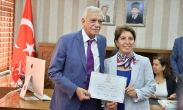 Ahmet Türk mazbatasını aldı