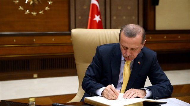 AKP Genel Başkanı ve Cumhurbaşkanı Erdoğan yeni askerlik yasasını onayladı