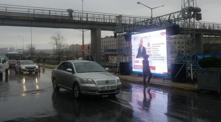 AKP otobana sinevizyon kurdu, A Haber izletiyor!