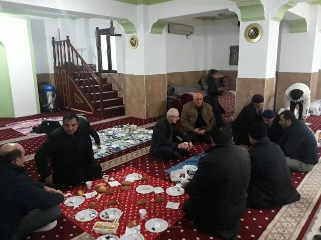 AKP’li başkandan camide kahvaltılı seçim toplantısı