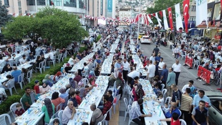 AKP'li belediyeden milyonluk sofraya 163 bin liralık mehter