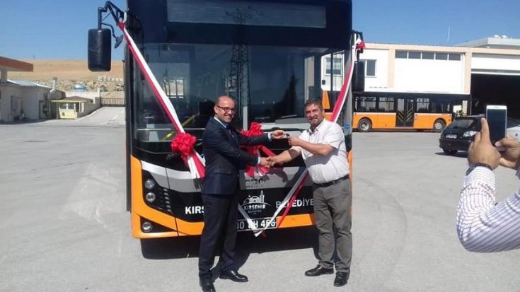 AKP’lilerin vermediği otobüs CHP’li kardeş belediyeden geldi