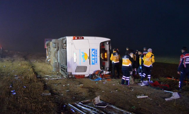 Aksaray'da yolcu otobüsü devrildi: 1 ölü, 37 yaralı