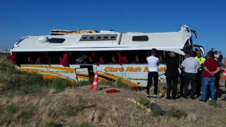 Aksaray'da yolcu otobüsü devrildi: 41 yaralı
