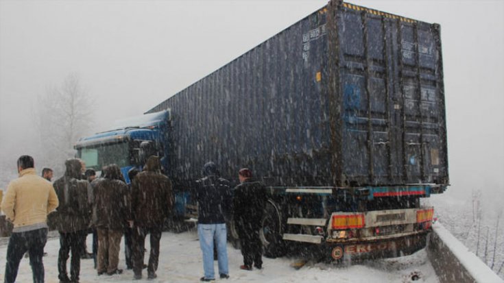 Ankara-İstanbul kara yolu trafiğe kapandı