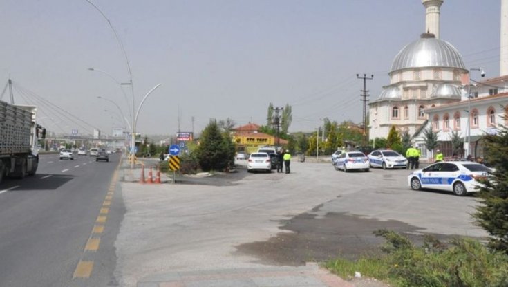 Ankara'da bir araç polis uygulama noktasına daldı, 1 polis memuru hayatını kaybetti