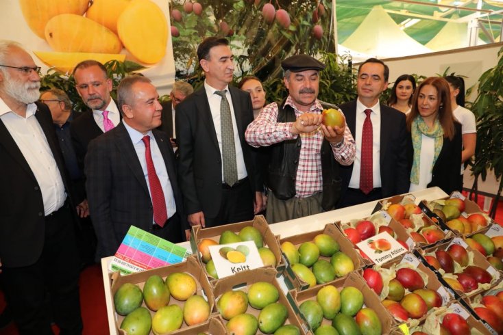 Antalya Belediye Başkanı Böcek, Gazipaşa Tarım Fuarı'na katıldı: 'Yerelden kalkınma hamlemizin en önemli odağı tarım olacak'