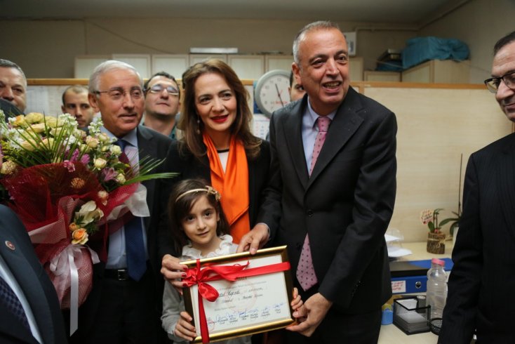 Ataşehir Belediye Başkanı Battal İlgezdi mazbatasını aldı