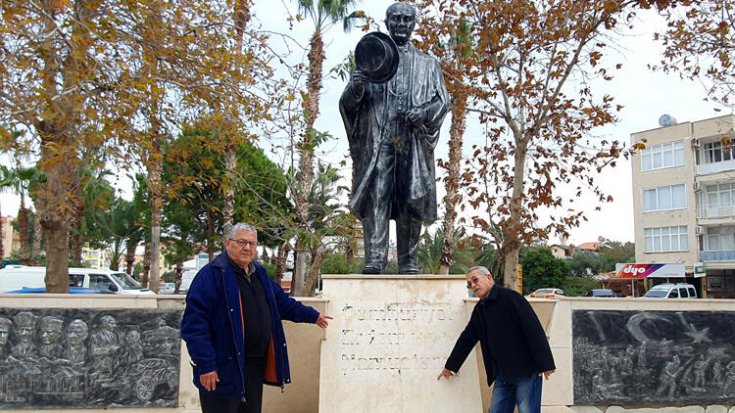 Atatürk Anıtı'na çirkin saldırı